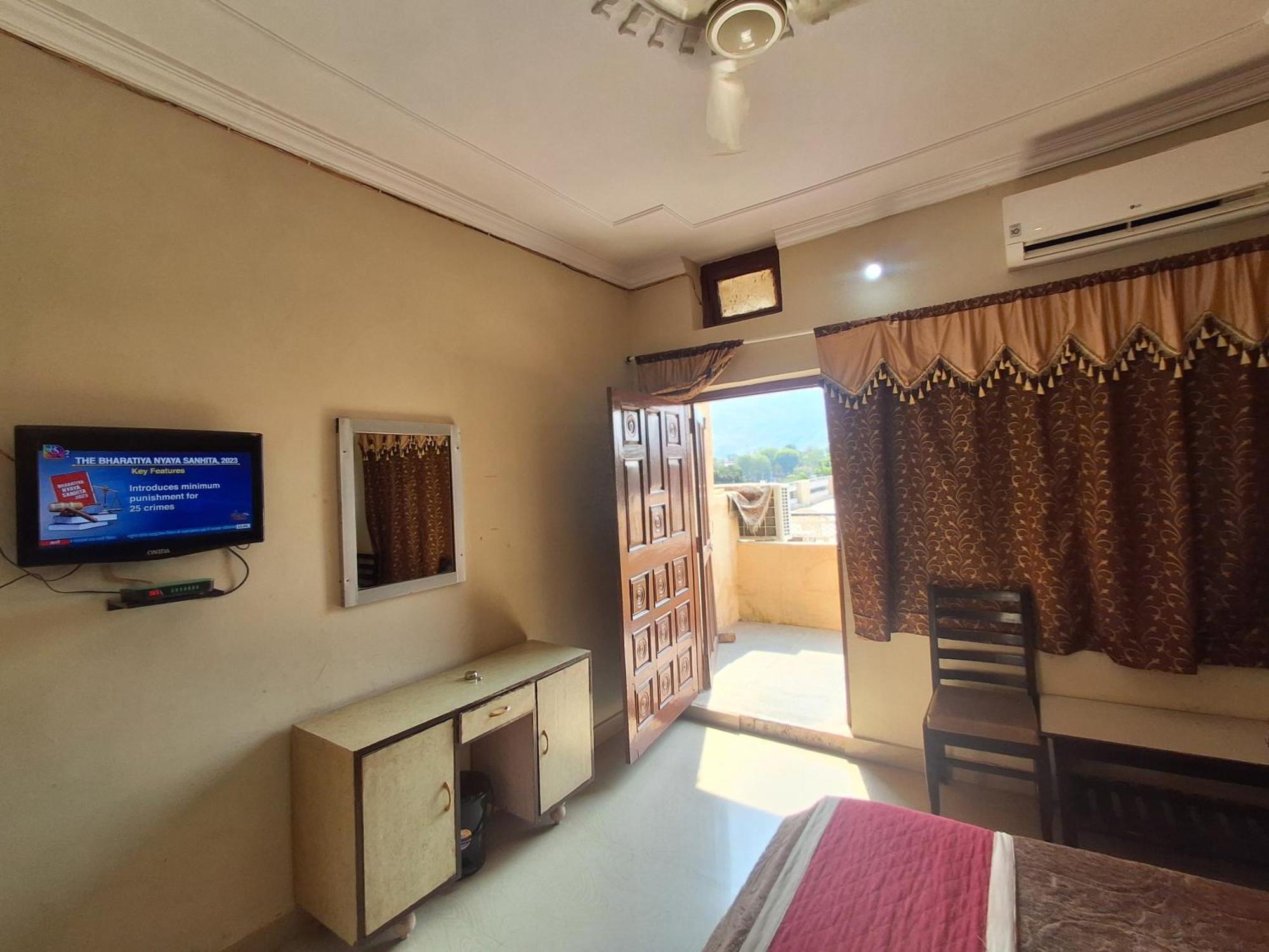 Hotel Om פושקאר מראה חיצוני תמונה